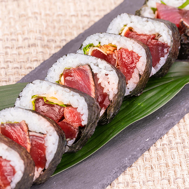 完全ワラ焼き鰹タタキ「龍馬タタキ」使用 龍馬の土佐巻き