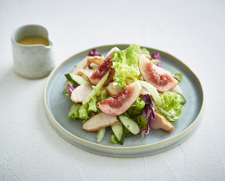 無花果と燻製チキンの和さらだ